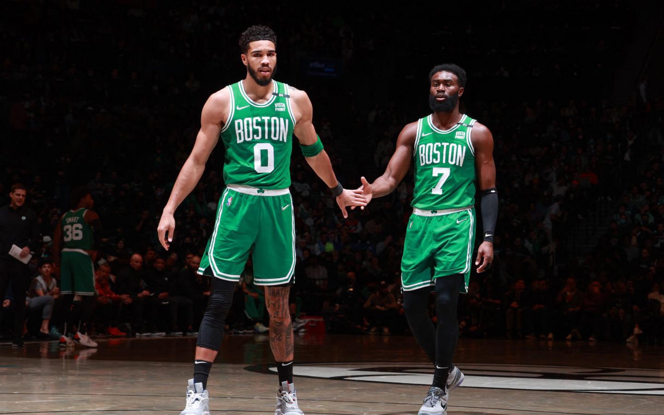 九游正版-巴黎关键时刻救险，塔图姆力保胜局拿下系列赛的简单介绍